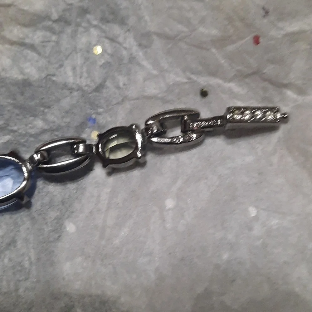 Zwarovski crystal Necklace - Picture 6 of 16